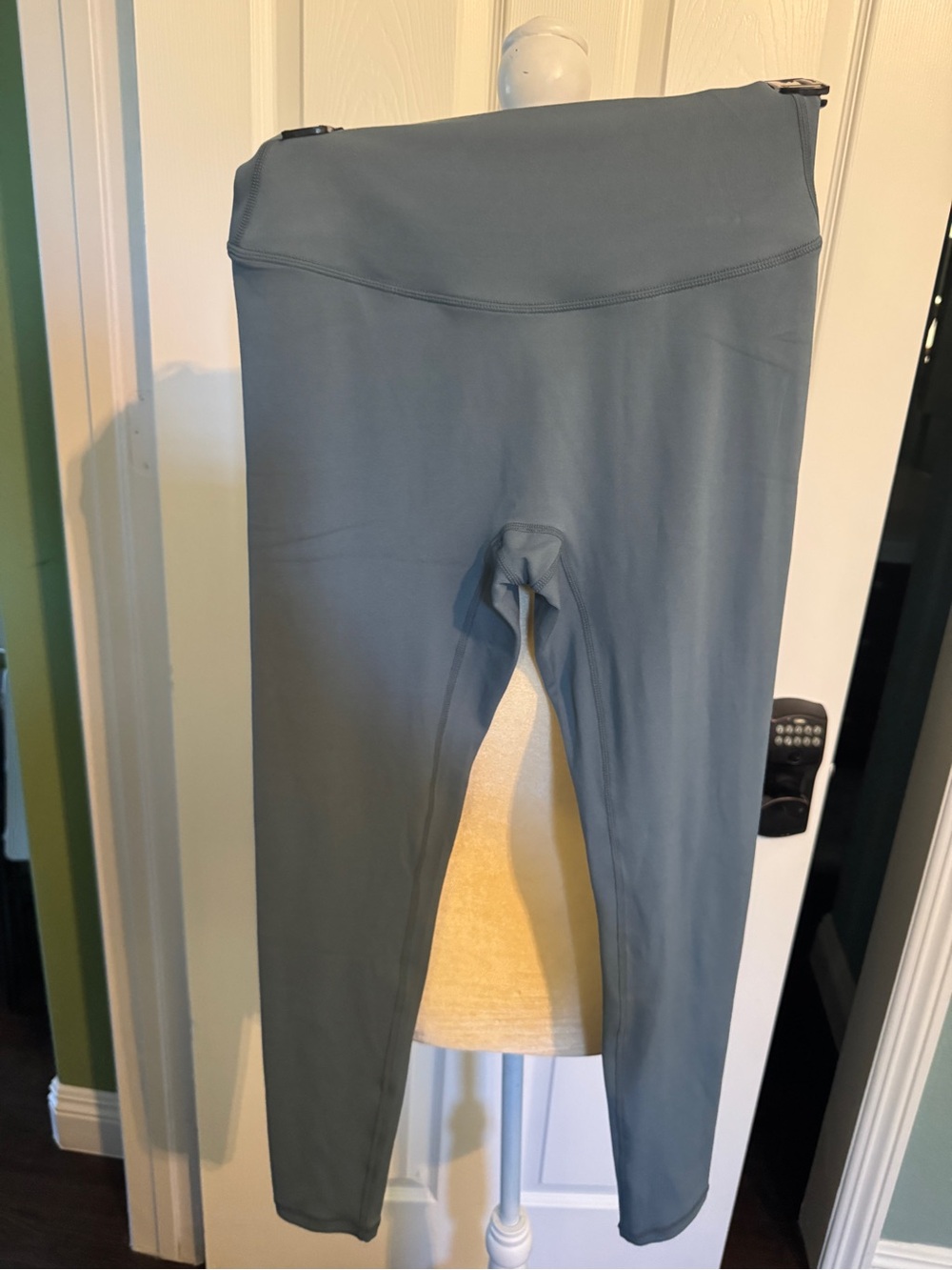 Paragon Women’s Large Blue Gray High Rise Athletic Leggings